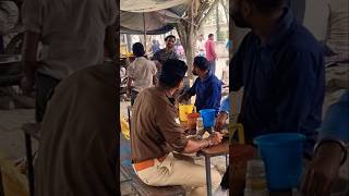 रोटी की कीमत भूखा ही जानता हैं😢🥹humanity motivation respect uppolice love trending viralvideo [upl. by Hannahoj358]