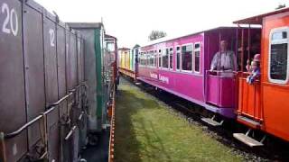 Inselbahn Langeoog Vorzug fährt über Ausweichgleis [upl. by Adnhoj]