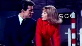 Marisol y Robert Conrad  Me Conformo [upl. by Gere]