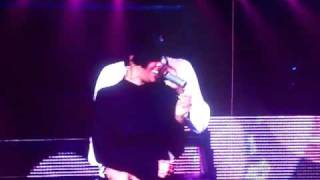 Trey Songz Slow Dances With Fan  Love FacesquotConcert  MSG 21111 [upl. by Alessandro]