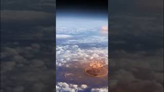 explosión de bomba nuclear vista desde el espacio [upl. by Oinotnaesoj]