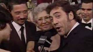 Oscar 2008 Canal con Javier Bardem en la alfombra roja [upl. by Ronal71]