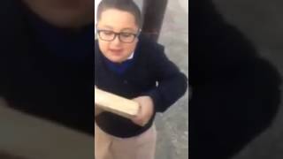 VIDEO VIRAL Niño vende un palo [upl. by Ichabod790]