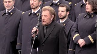 Johnny Hallyday chante une chanson en hommage aux victimes place de la République a P [upl. by Aleehs]