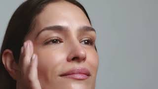 How to use Augustinus Bader The Ultimate Soothing Cream  Cosmetify [upl. by Sivert]