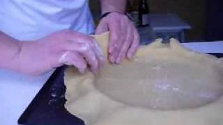 Comment ajuster border une pâte à tarte  How to well place a tart dough [upl. by Ardnaiek954]