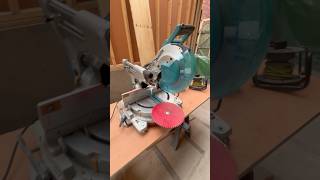 How to change a Makita saw blade makita woodworking tools carpentry howto construction wood [upl. by Nosnarb157]