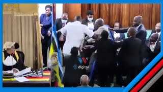 VIDEO WABUNGE WA UGANDA WALIVYOTWANGANA NGUMI BUNGENI [upl. by Behlau]