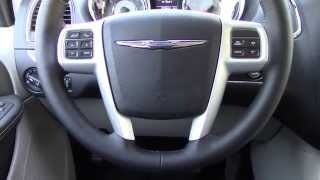 Chrysler Town and Country 2014 a prueba  Autocosmos [upl. by Arvad150]