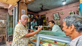 KOLKATAS FAMOUS SINGARA SAMOSA AT 108 YRS OLD SHOP 😮😋😍 ashishvidyarthi kolkata streetfood food [upl. by Aisercal]