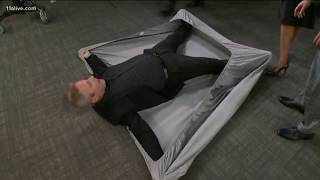 Watch Vinnie Politan hilariously fold a fitted sheet [upl. by Nahtam99]