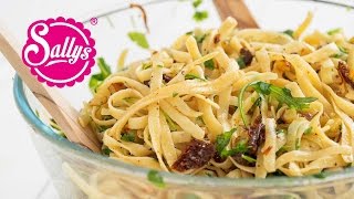 Pasta auf Toms Art – mediterrane BratkartoffelNudelpfanne  Sallys Welt [upl. by Dlanger716]