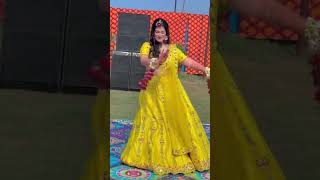 Yellow lehenga ke sath haldi bride ka beautiful dance  Haldi bride dance haldi viral shorts [upl. by Ilohcin]