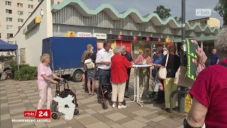 Rentnerprotest gegen Postfiliale Schließung in Stadt Brandenburg [upl. by Rebeca173]