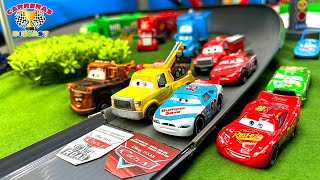 DISNEY CARS DIECAST CAMIONES VS CORREDORES DE LA COPA PISTÓN [upl. by Atsok82]