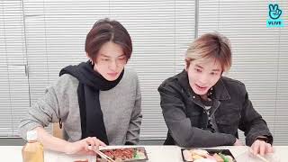 EngIndo Sub TXT Yeonjun amp Taehyun VLive  211117  Eat together [upl. by Einafats]