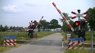 Spoorwegovergang Roermond  Dutch railroad crossing [upl. by Eleazar]