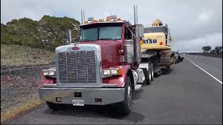 PC490 Heavy Hauling in Hawaii Checking the load mid trip heavyhaulers heavymetal hawaii [upl. by Osyth999]