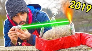 PETARDI POTENTI Vs LASER  EFFETTO sulle MANI Esperimento Capodanno 2019 [upl. by Ymmit560]