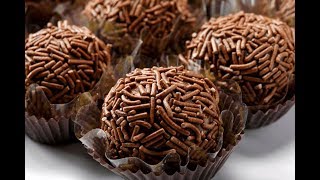 Brigadeiro Gourmet no MICROONDAS  Melhor receita [upl. by Bordy204]