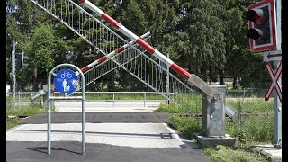 Railroad Crossing  Bregenz AT  Bahnübergang Kugelbeerweg [upl. by Gaeta]