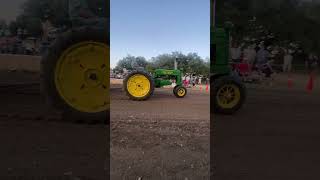 Unstyled John Deere pulling at Boerne TX tractorpulling johndeere [upl. by Laenaj]