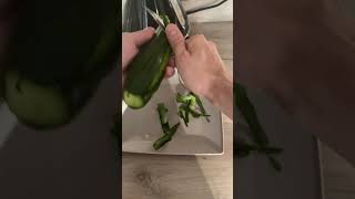 Rychlý a osvěžující okurkový salát za pár minut 🥒 shorts food easyrecipe [upl. by Babcock]