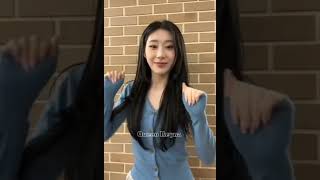 itzy chaeryeong fancam Queen Reyna itzy chaeryeong [upl. by Edac]