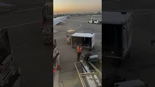 How luggages handled at airports saltlakecity usa [upl. by Ehling]