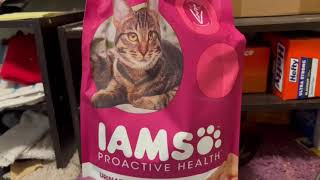 Review of IAMS Proactive Health Adult Urinary Tract Healthy Dry Cat Food with Chicken Cat Kibble [upl. by Dusty577]