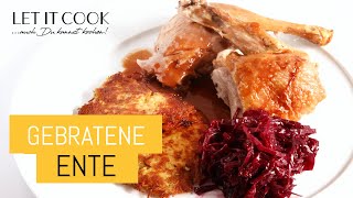 Knusprig Gebratene Ente mit Rotkraut und Kartoffelpuffer [upl. by Arehahs]