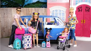 Familia Barbie amp Ken Empacan sun Maletas y Viajan en Avion [upl. by Aholah]