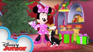 Oh Christmas Tree  Minnies BowToons  disneyjr [upl. by Eartnoed]