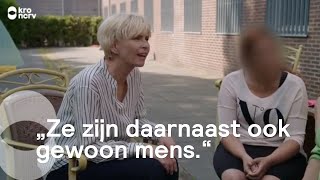 Monique komt terug van haar aller eerste verlof na 9 jaar  Anita wordt Opgenomen [upl. by Aihsatan70]