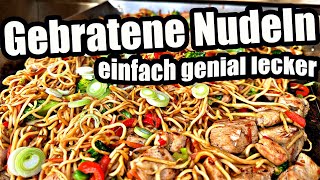 Gebratene China Nudeln mit Hähnchen und Gemüse von der Plancha  The BBQ BEAR [upl. by Burnett664]