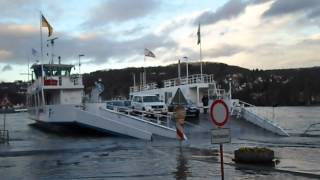 deutschland  rheinfähre linzkripp legt an bei hochwasser [upl. by Dnalyram976]