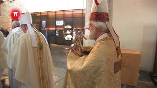 Volle grote Sint Laurens Kerk beleeft zeldzame Hoogmis [upl. by Erund]