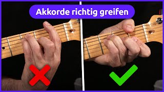 Akkorde richtig greifen 🎸 Gitarre lernen mit music2me [upl. by Ellesig]