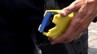 Politie blij met taser [upl. by Araiek]