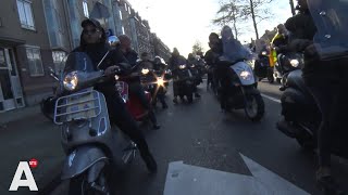 36 van snorscooters overtreedt de regels [upl. by Bohlen]