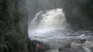 Kayaking video of the Middle Branch of the Oswegatchie in New York section 3 level 2000 cfs [upl. by Argella5]