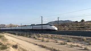 Tren AVE S100013 con antena Wifi [upl. by Ermey]