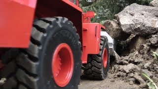 ORIGINAL luftgekühlter DEUTZ V8 SOUND am Braeker Modellradlader  Soundcheck RC wheel loader [upl. by Delmore412]