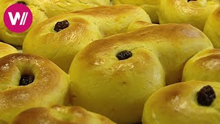 Zu Tisch in Schweden  Lussekatt ein schwedisches Gebäck mit Safran [upl. by Ydnolem691]