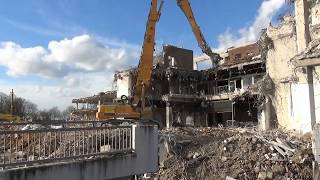 Abrissbagger im Einsatz Abriss vom Einkaufszentrum Dorsten mit Bagger und Abrissbirne [upl. by Zsazsa]