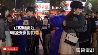 雪碧童鞋 翻唱 世间美好与你环环相扣 街头歌手 街头演唱 [upl. by Theressa]