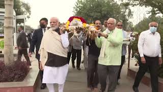 Mortal remains of Heeraben Modi brought to a crematorium for last rites in Gandhinagar [upl. by Harad]