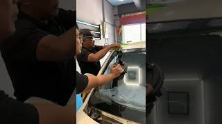 Cara pasang windscreen depan pada myvi [upl. by Annoya]