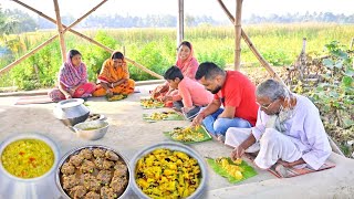 কনকনে শীতে গরম গরম খিচুড়িভেজ পকোড়া আর নিরামিষ লাবড়া একদম জমিয়ে খাওয়া দাওয়া  KHICHURI RECIPE [upl. by Anyahc500]