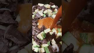 Carne de res con calabacitas food foryou easyrecipe shorts shortvideo fyp [upl. by Ynnelg]